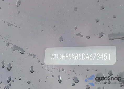 2013 Mercedes-Benz E 350 z USA, uszkodzony, nr VIN WDDHF5KB5DA673451